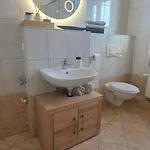 شقة 
